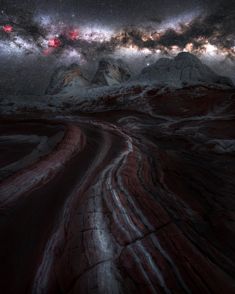 Glowing Milky Way photo makes red terrain of Arizona look like an alien landscape